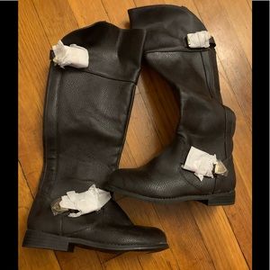 New never worn kids boots